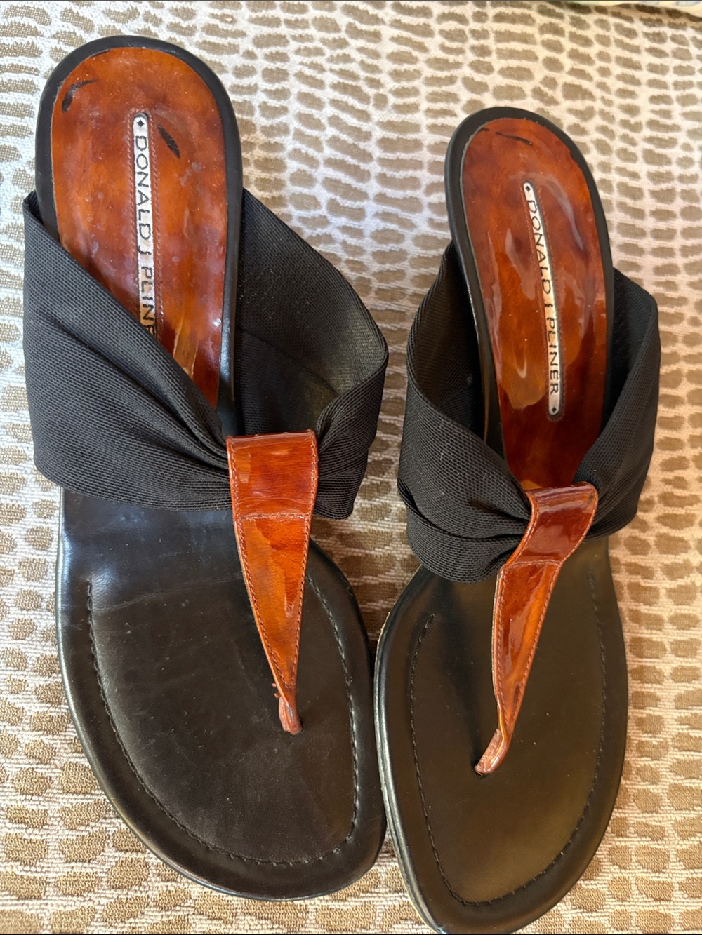Donald J Pliner Kitten Heel 7.5